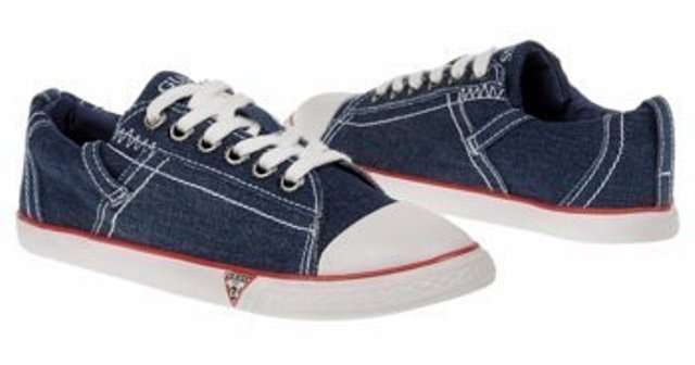 ***100% A U T H E N T I C *** Guess Beck Sneakers Size UK 3